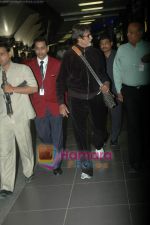 Amitabh Bachchan spotted separately at the airport on 14th April 2011 (6).JPG